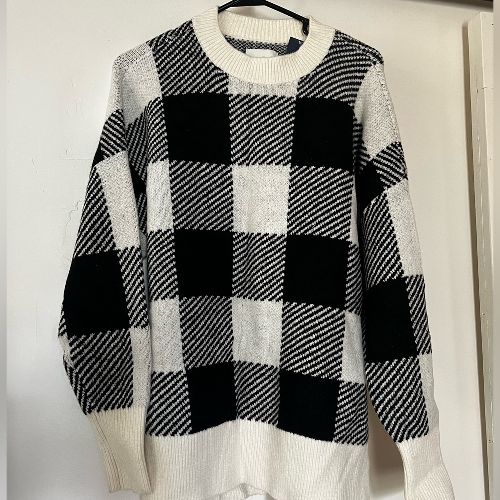 Black and white sweater